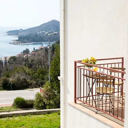 Pergola-apartment Toni *