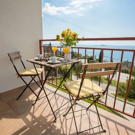 Pergola-apartment Toni *