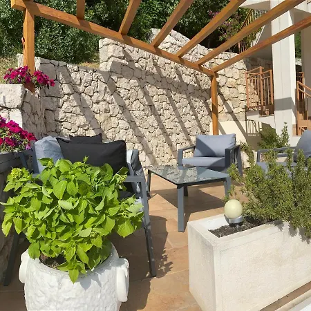 Apartment Pergola-apartment Toni