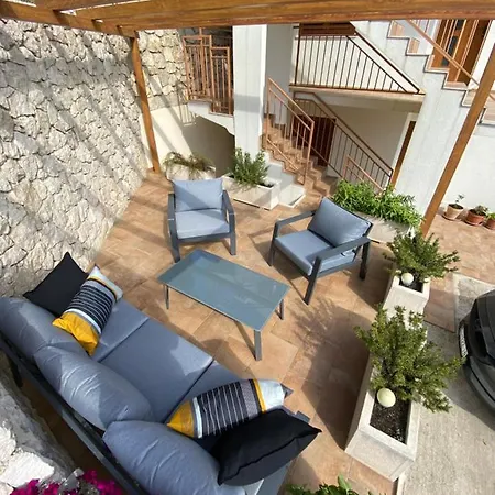 Apartment Pergola-apartment Toni