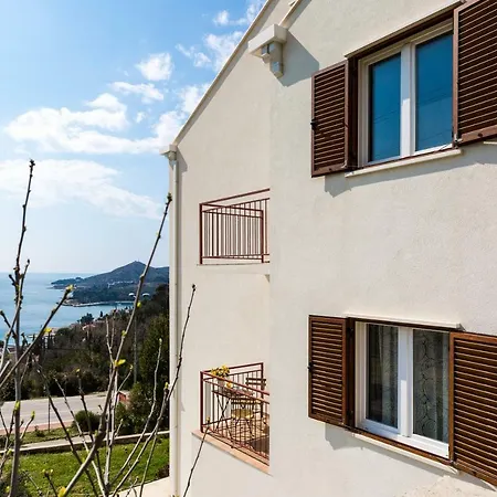 Pergola-apartment Toni * Mlini