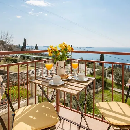 Pergola-apartment Toni Mlini