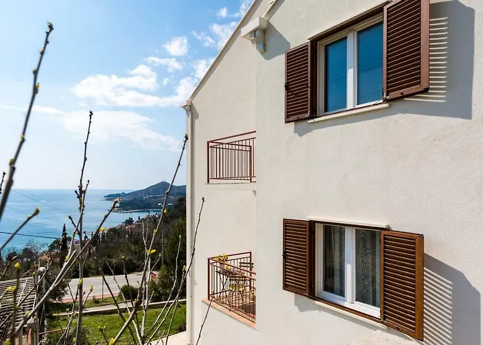 Pergola-apartment Toni * Млини