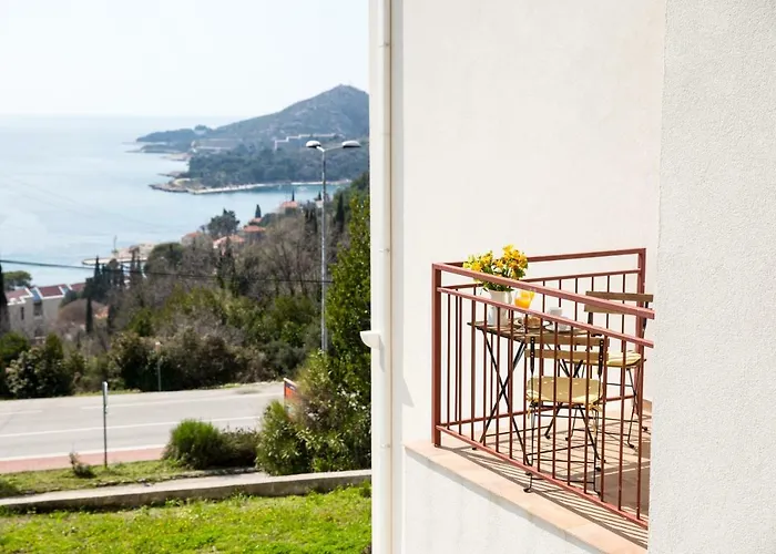 Pergola-apartment Toni *