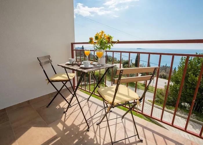 Pergola-apartment Toni *